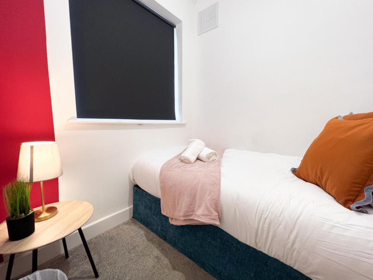Sheldon House 3 Bed Cosy Home Nr Jlr & Nec Bagian luar foto