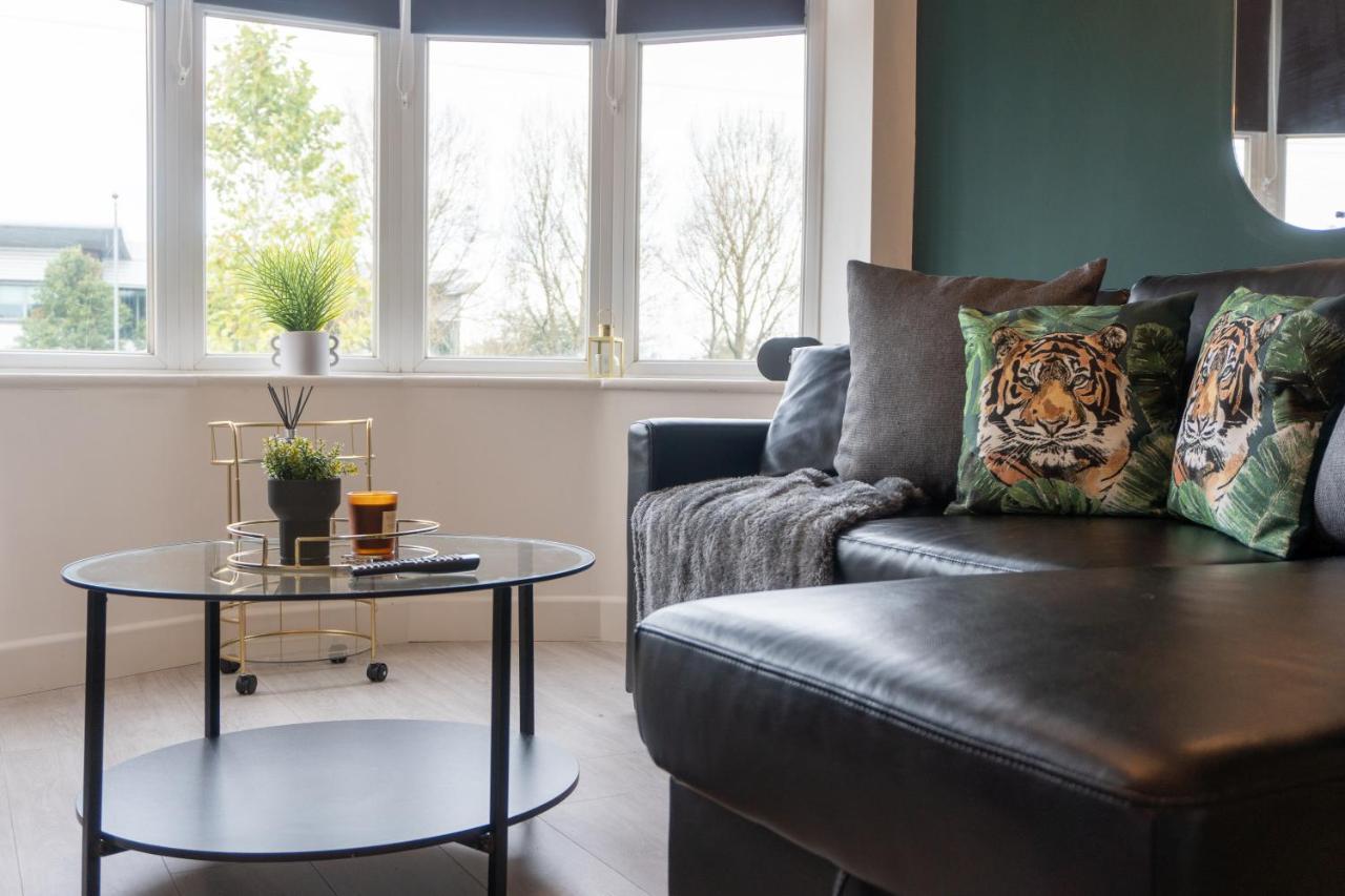 Sheldon House 3 Bed Cosy Home Nr Jlr & Nec Bagian luar foto