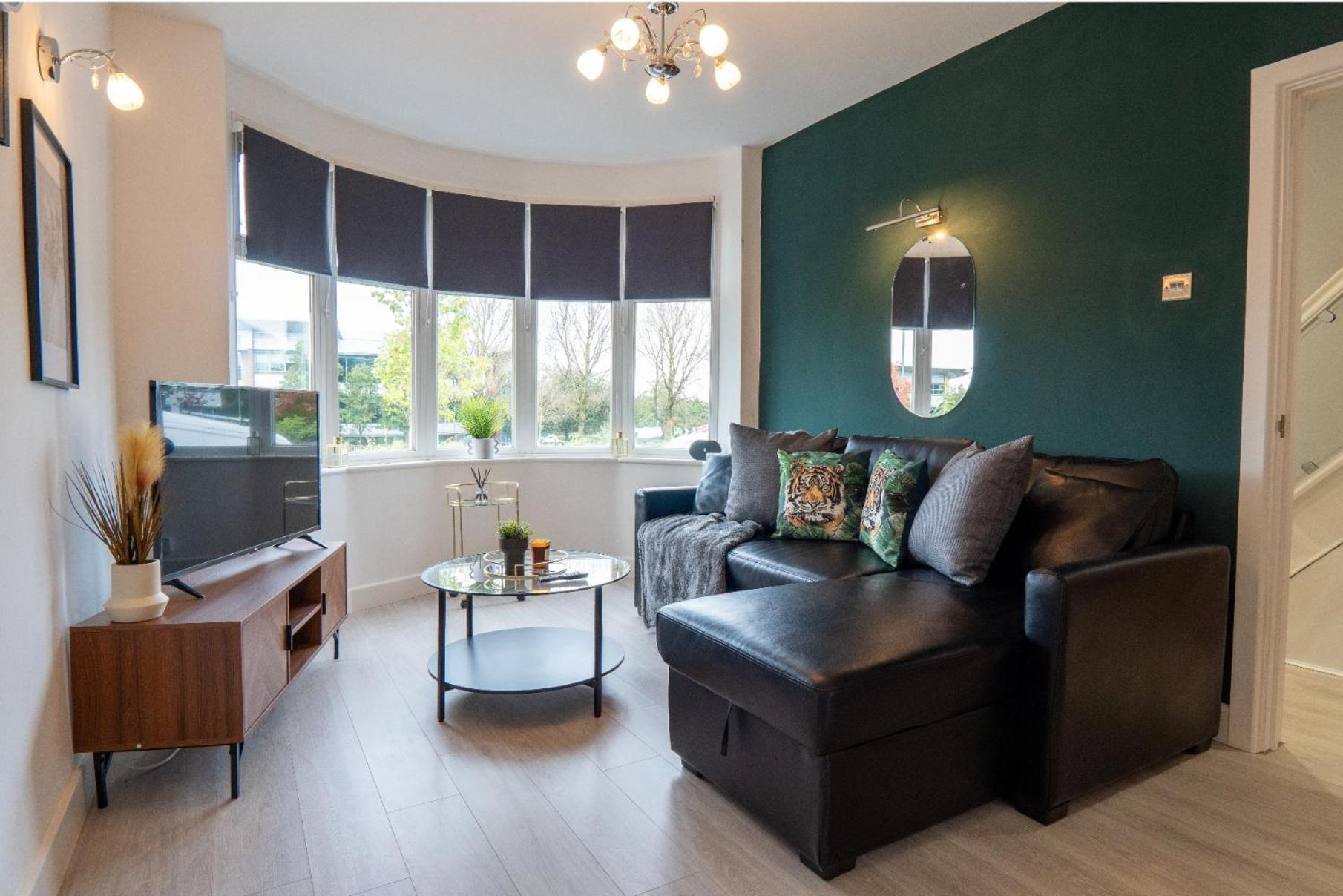 Sheldon House 3 Bed Cosy Home Nr Jlr & Nec Bagian luar foto